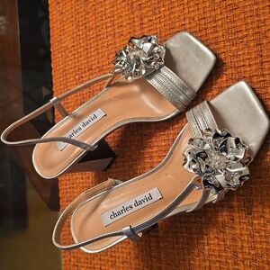 CHARLES DAVID BRAND WOMEN'S SILVERTONE FLORAL SEXY, SPARKLING FANCY HEELS SIZE 7